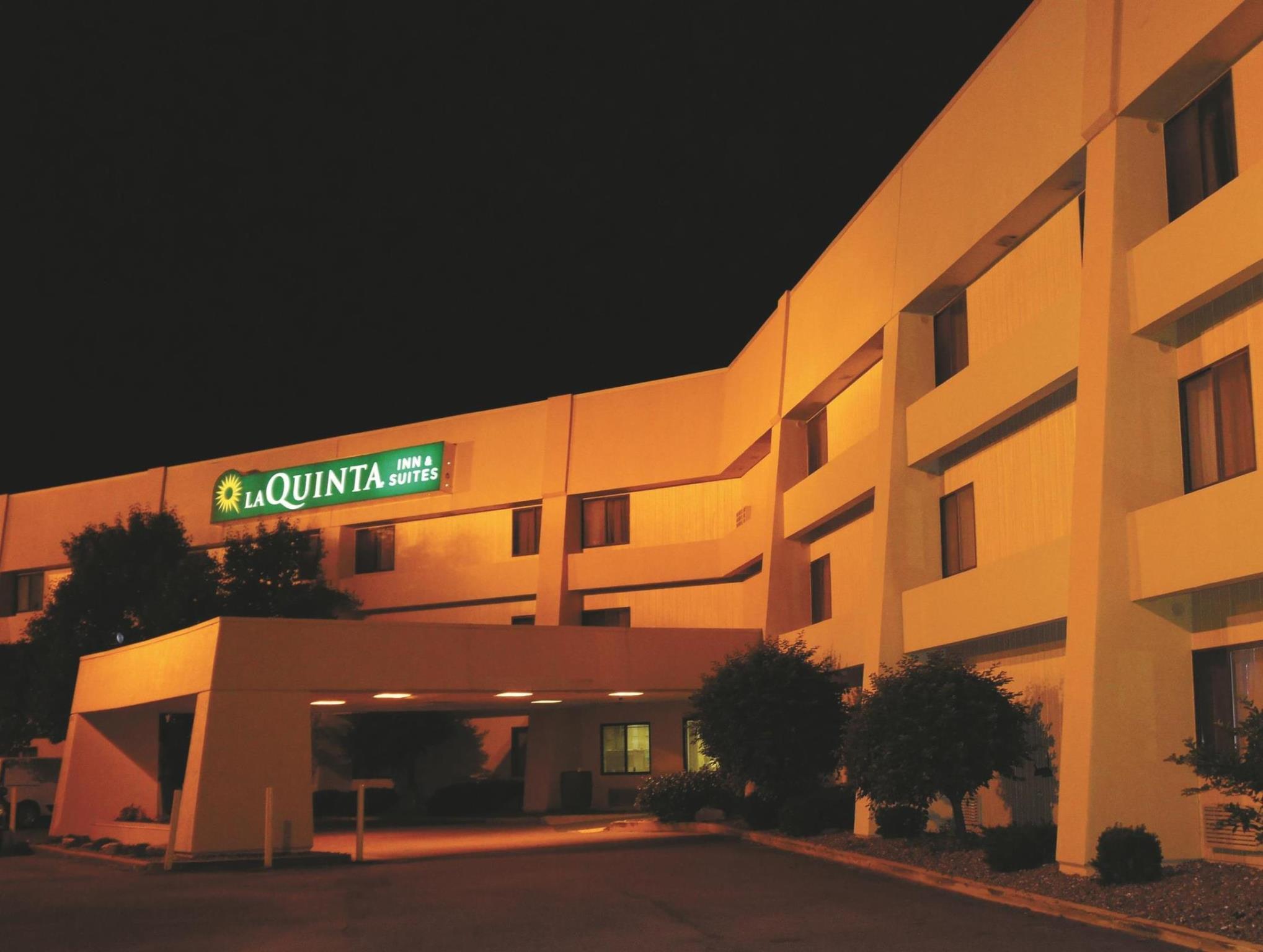 Baymont By Wyndham Columbia, Mo Hotel Exterior photo