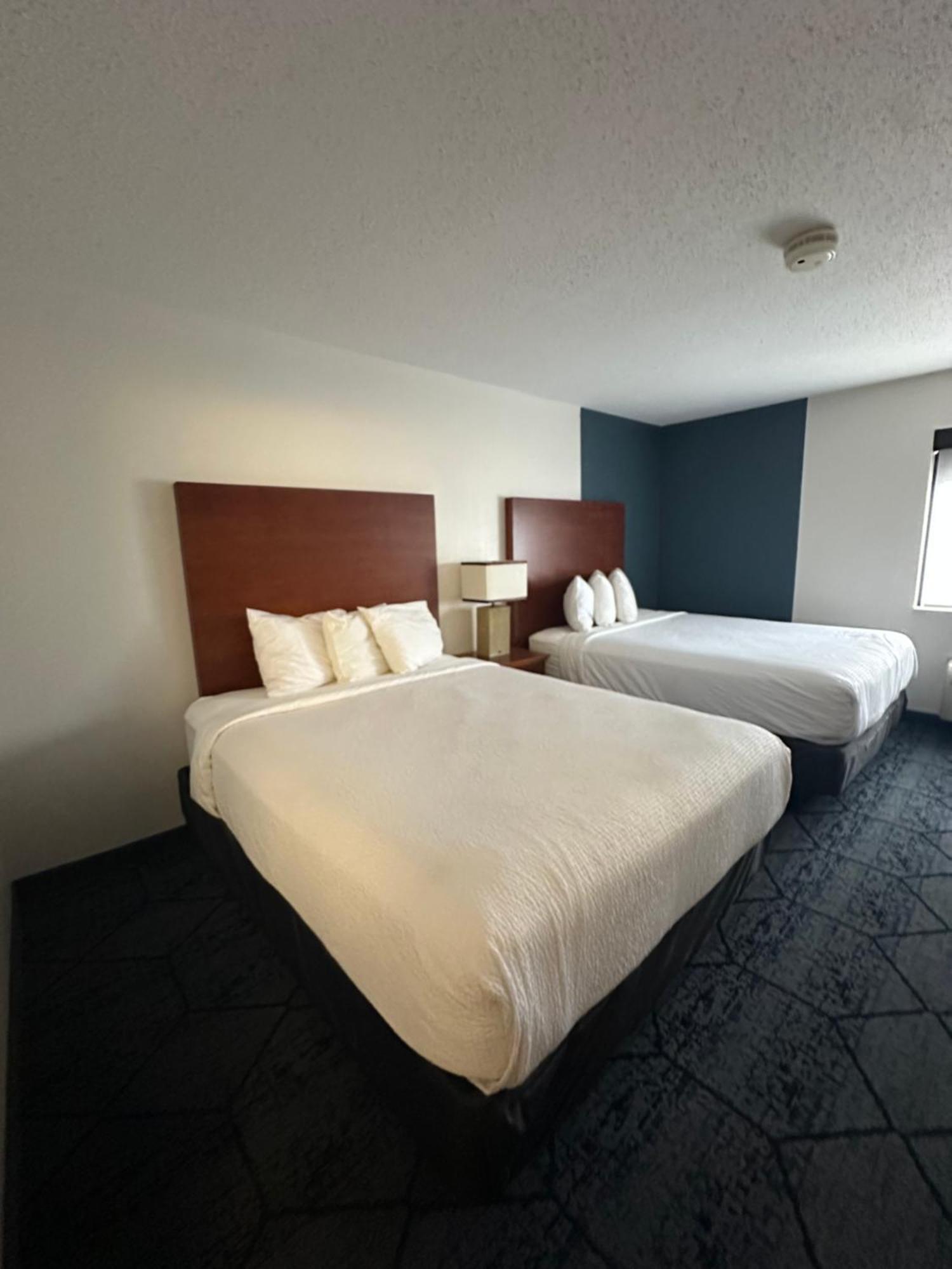 Baymont By Wyndham Columbia, Mo Hotel Exterior photo